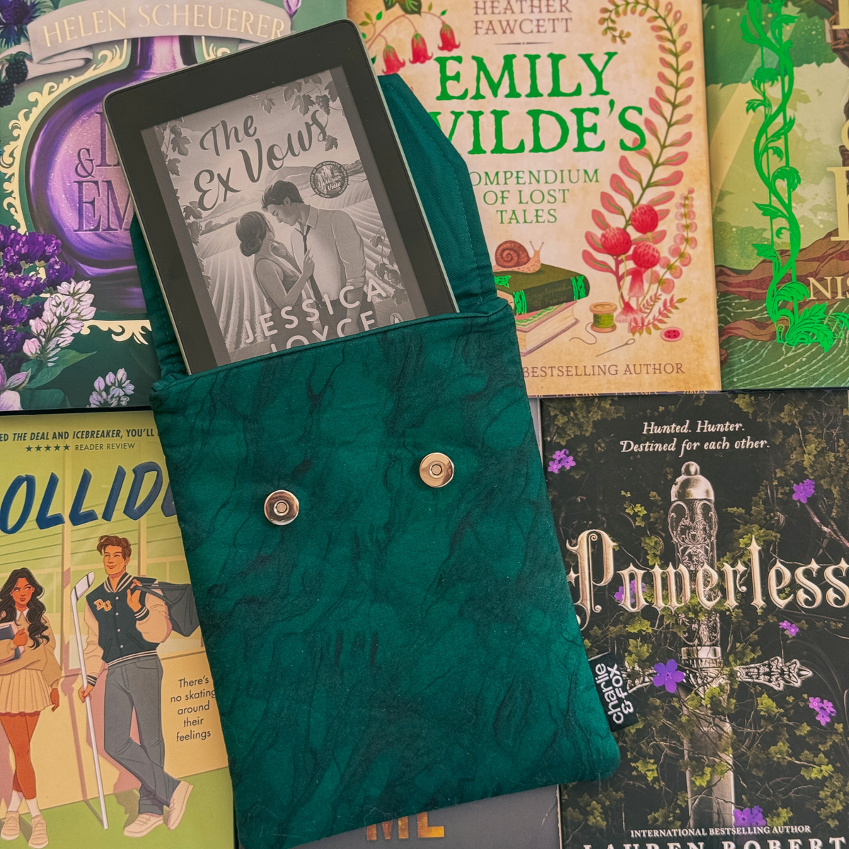 Emerald Green padded e-reader sleeve