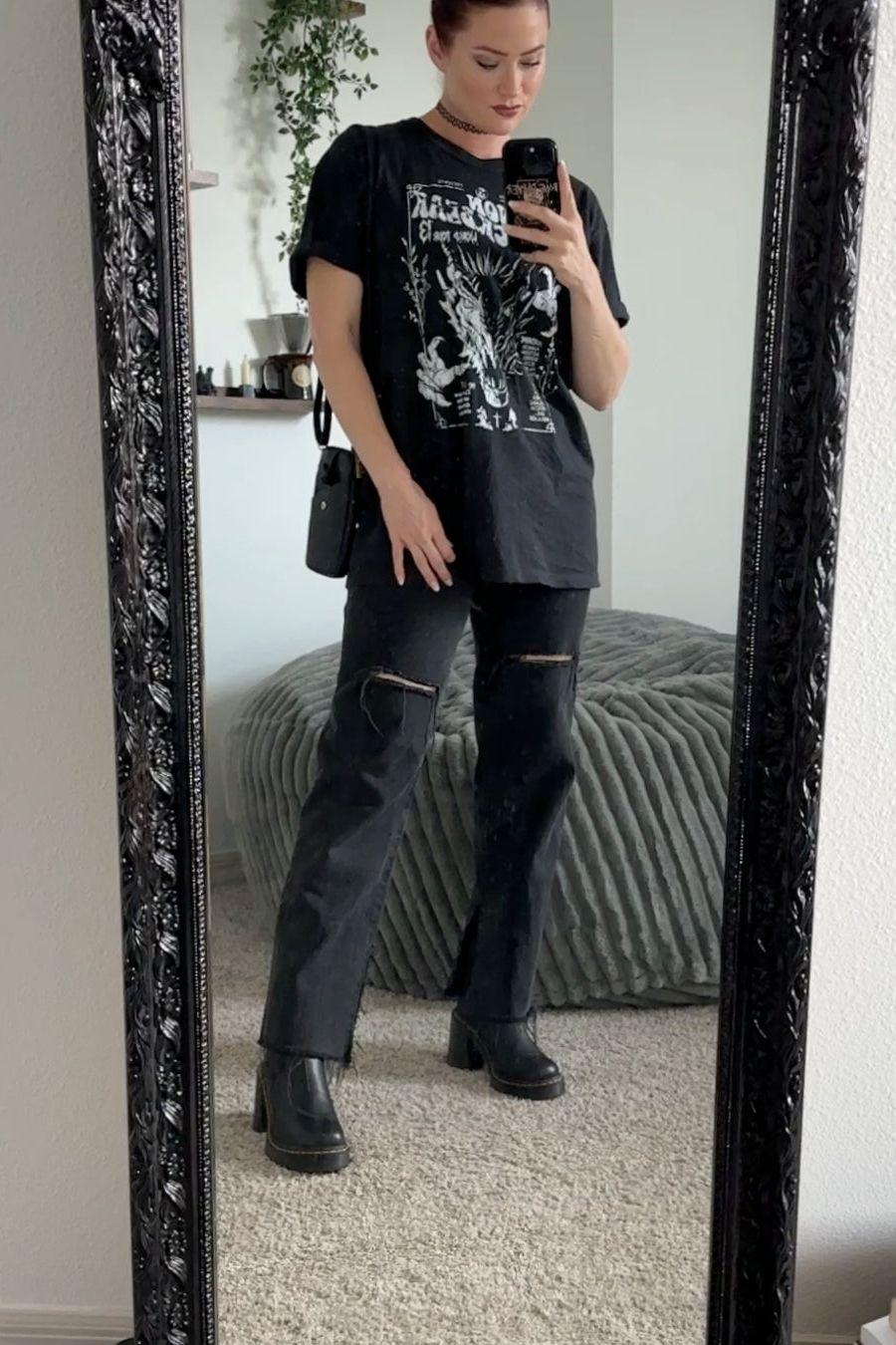 Manon Blackbeak T-Shirt