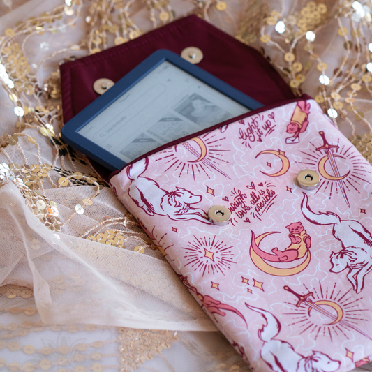 Crescent City padded e-reader sleeve