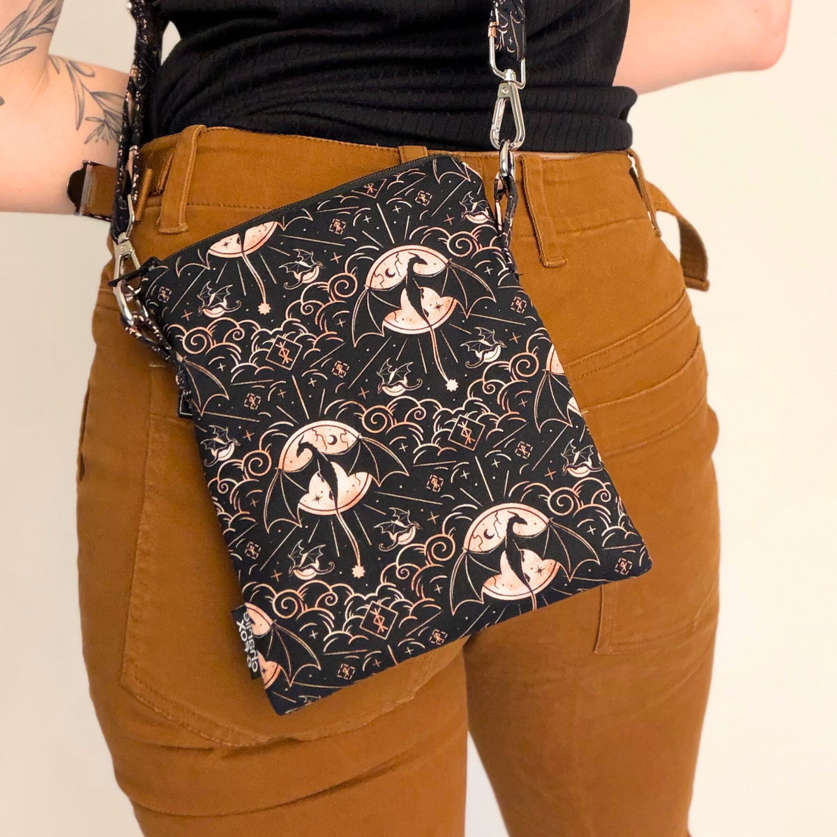 Iron Flame crossbody sleeve - Rebecca Yarros