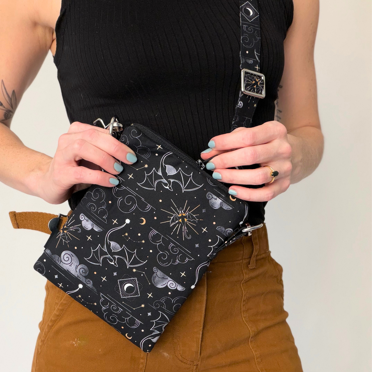 Onyx Storm crossbody sleeve - Rebecca Yarros