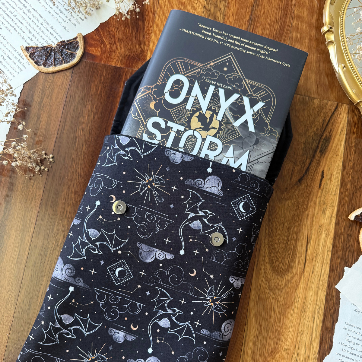 Onyx Storm padded book sleeve - Rebecca Yarros