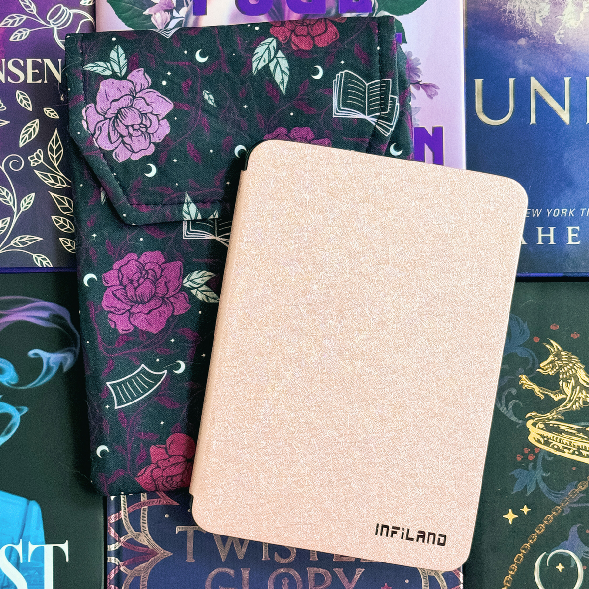 Romantasy padded e-reader sleeve