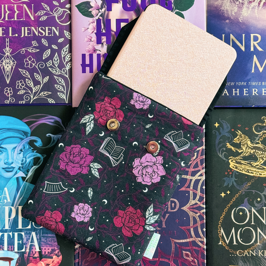 Romantasy padded e-reader sleeve