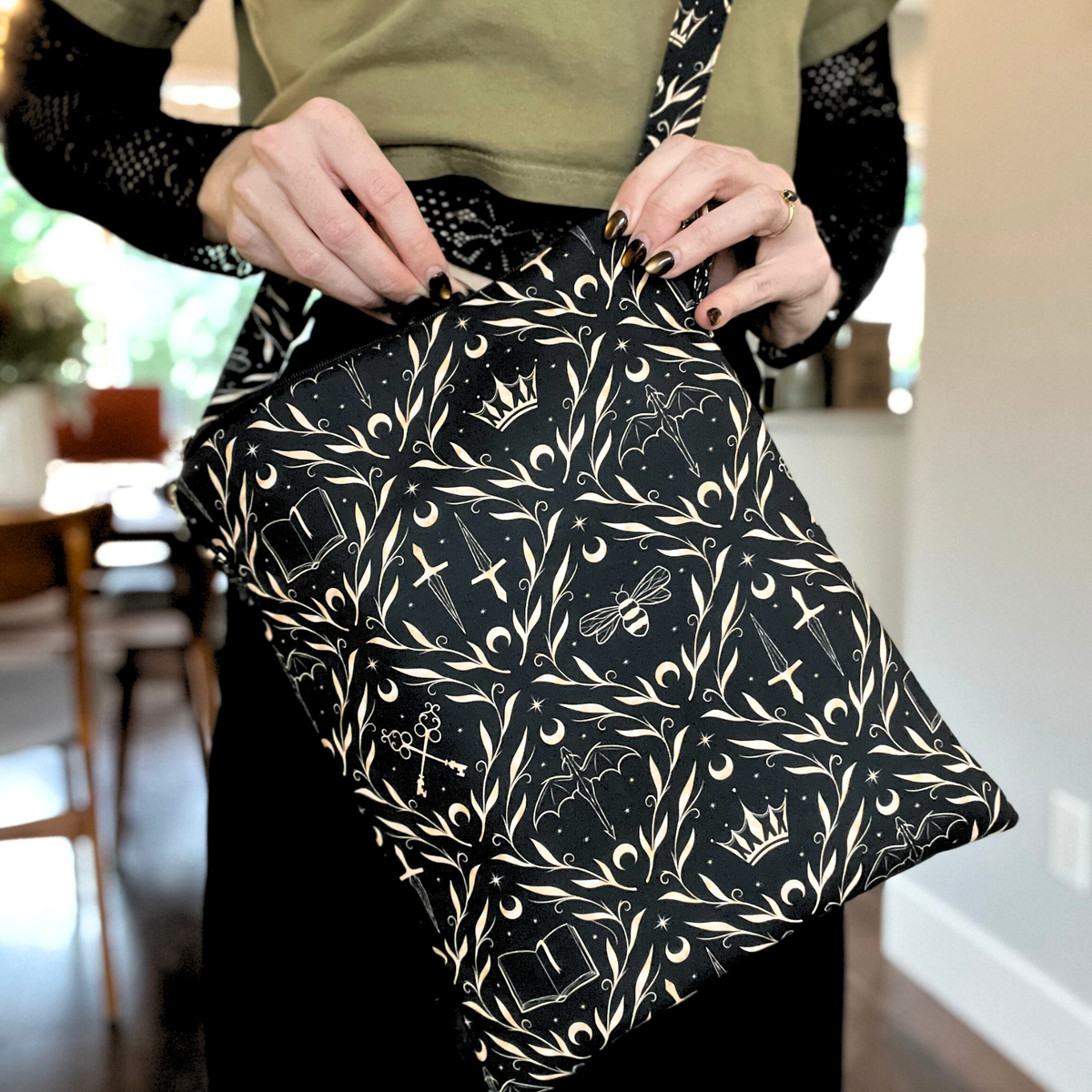 Stories and Stars crossbody sleeve