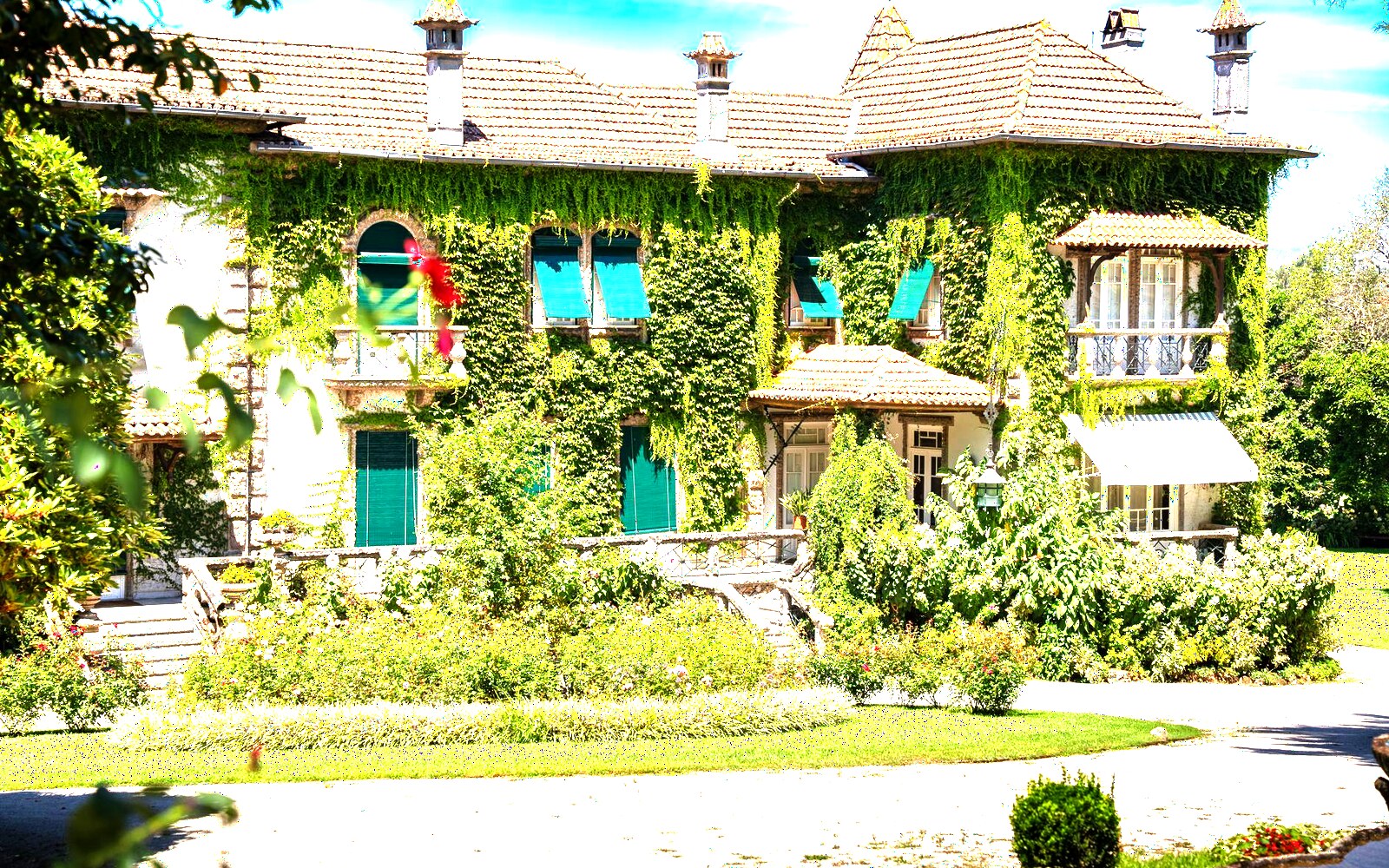 Spring Court